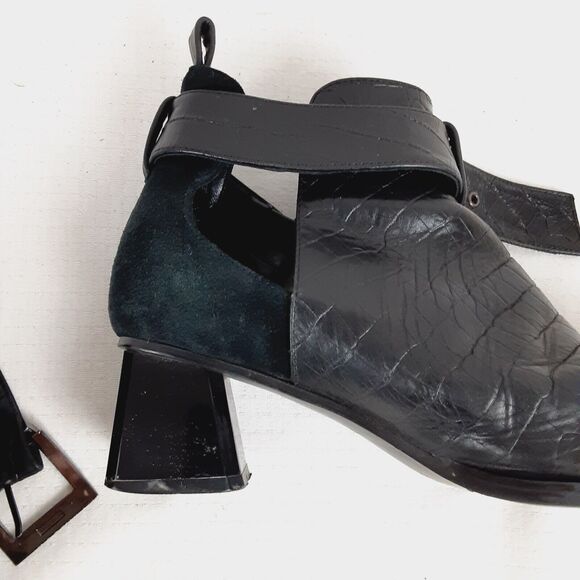 United Tokyo Womens Black Leather Boots with Buckle Animal Print Design - Picture 9 of 16